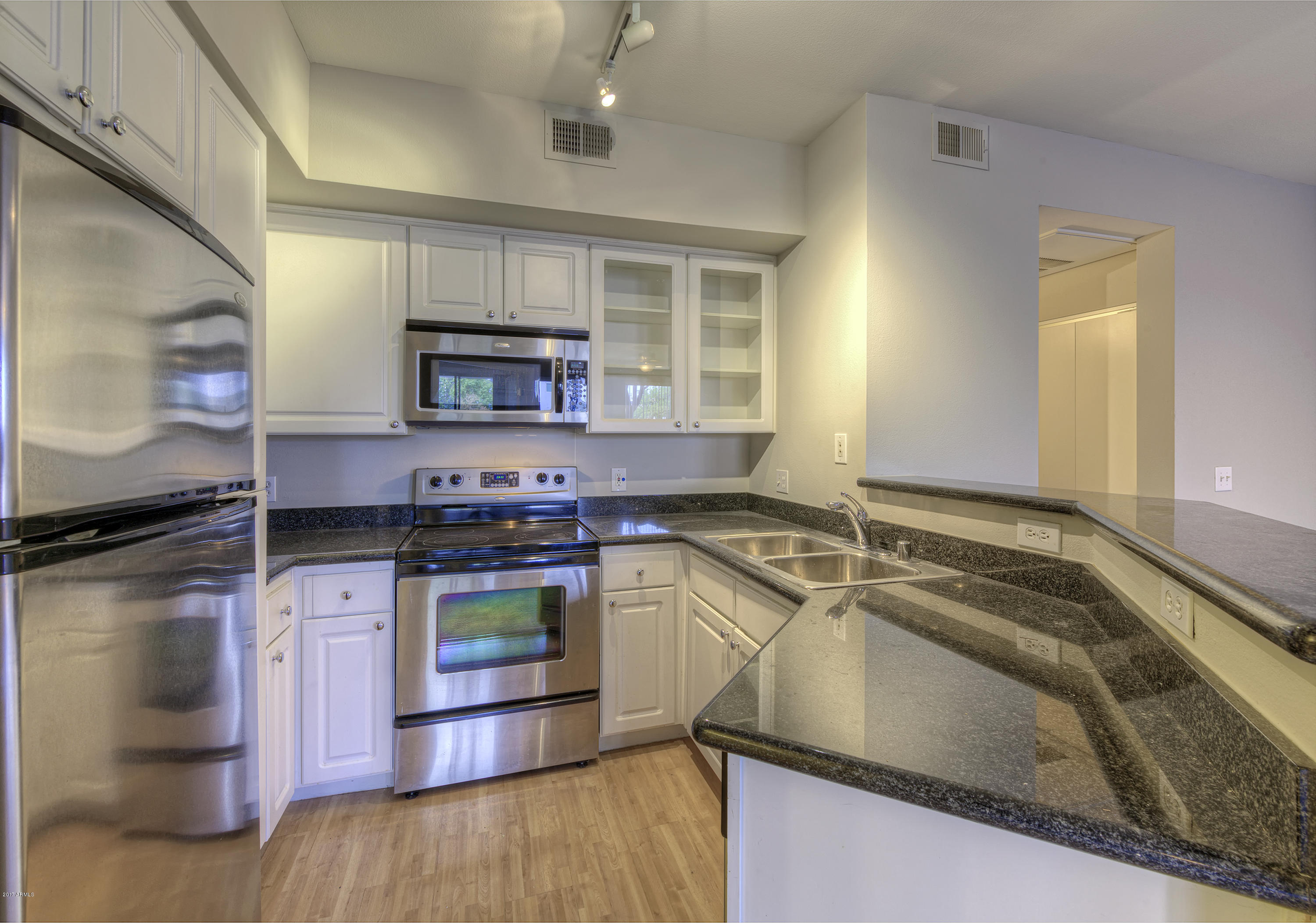 3633 North 3rd Avenue, Unit 1004 Phoenix, AZ 85013 - Photo 5 of 18 Kitchen