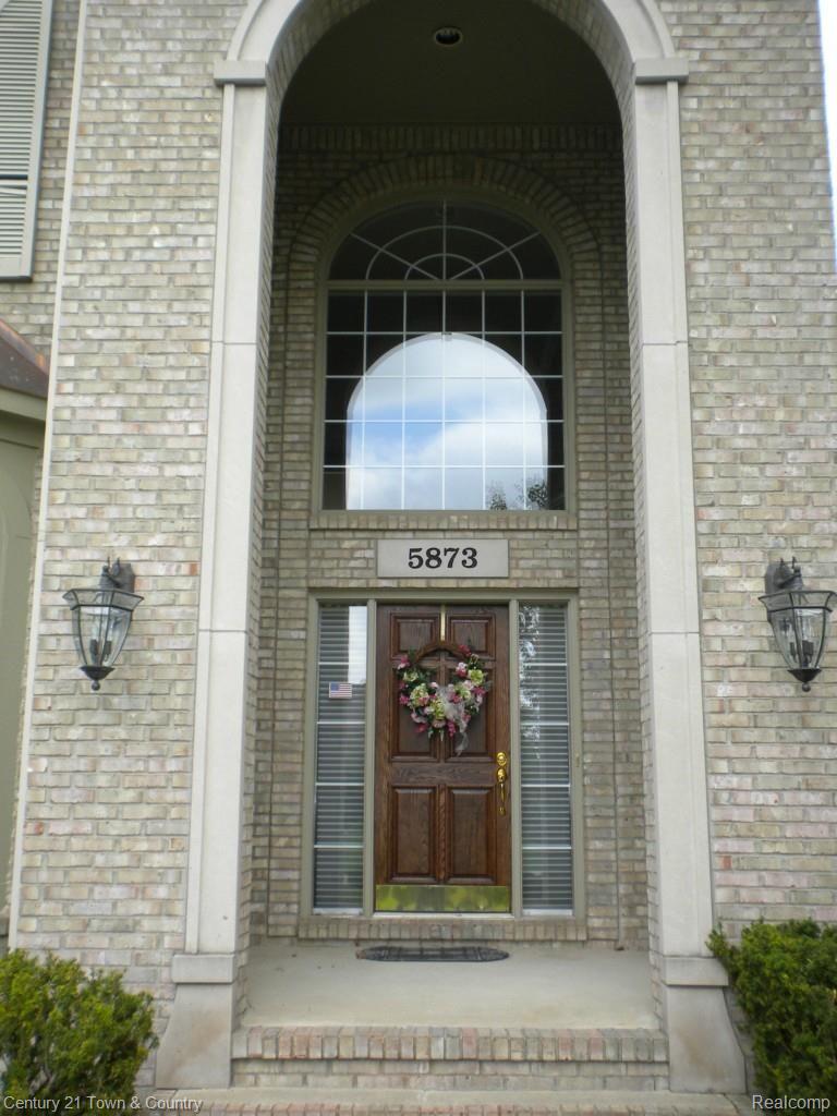5873 Kingspointe Drive Rochester, MI 48306 - Photo 6 of 66 Entry.jpg