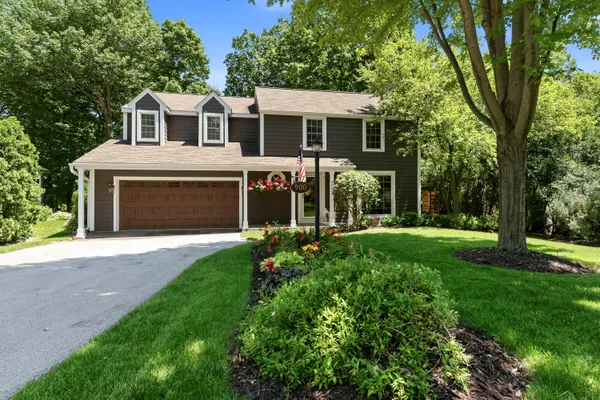 $595,000 | 900 Apple Tree Lane, Brookfield, WI 53005