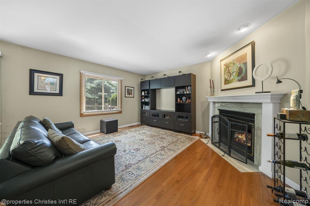 2163 Rochelle Park Drive Rochester Hills, MI 48309 - Photo 9 of 35