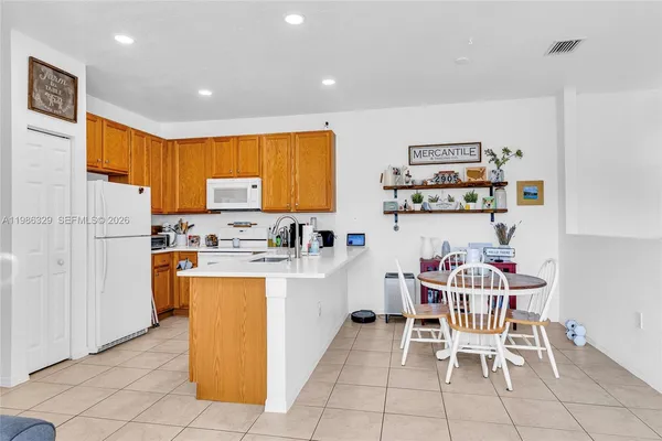 $2,500 | 2905 Crestwood Terrace, Unit 3203, Margate, FL 33063