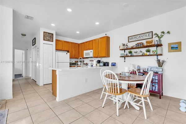 $2,500 | 2905 Crestwood Terrace, Unit 3203, Margate, FL 33063