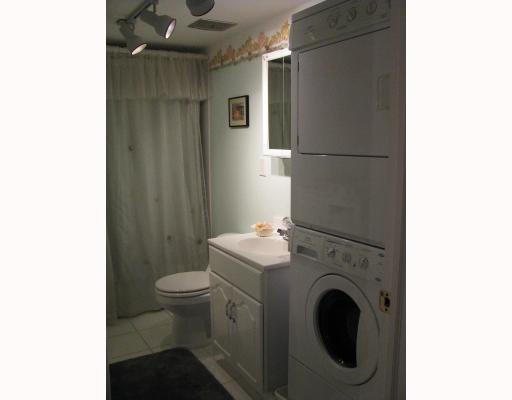 2160 Greentree Road, Unit 404W Pittsburgh, PA 15220 - Photo 13 of 16 Other. 2nd full bath with YOUR OWN WASHER AND DRYER - A RARE FIND!