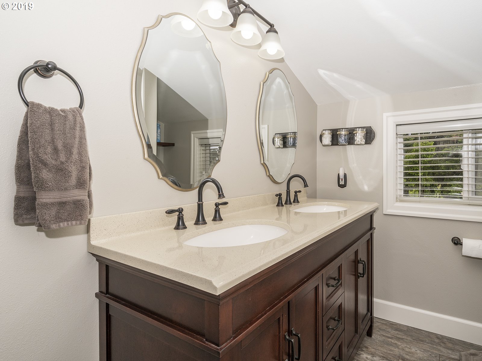 16705 Southwest Hart Road Beaverton, OR 97007 - Photo 17 of 32 Bathroom