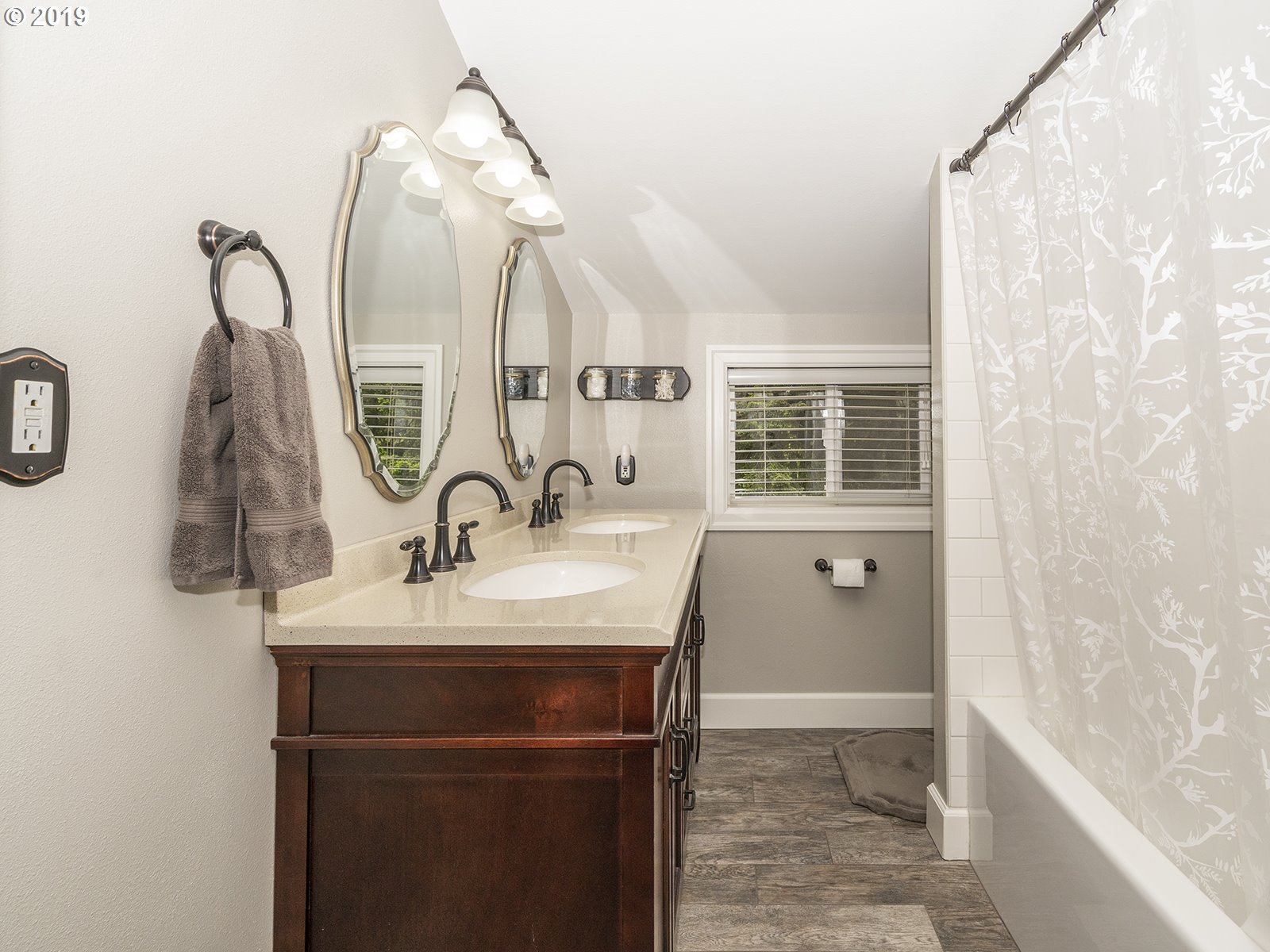 16705 Southwest Hart Road Beaverton, OR 97007 - Photo 18 of 32 Bathroom