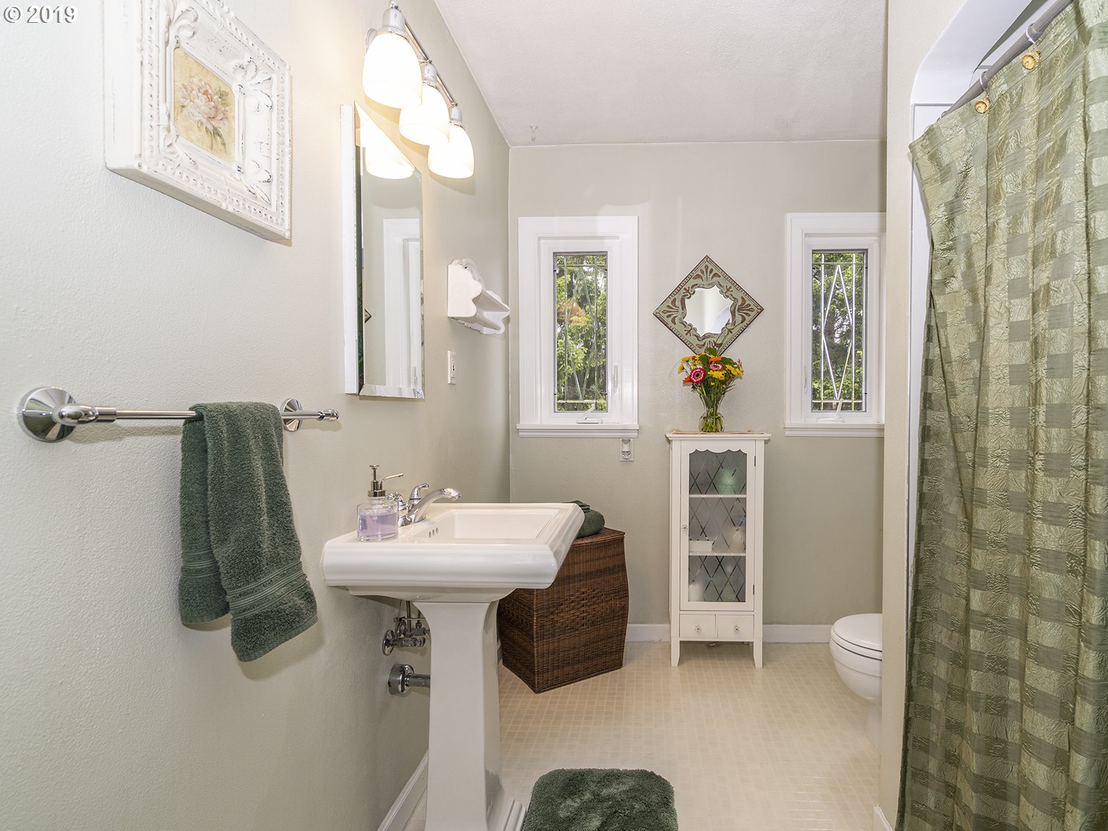 16705 Southwest Hart Road Beaverton, OR 97007 - Photo 19 of 32 Bathroom