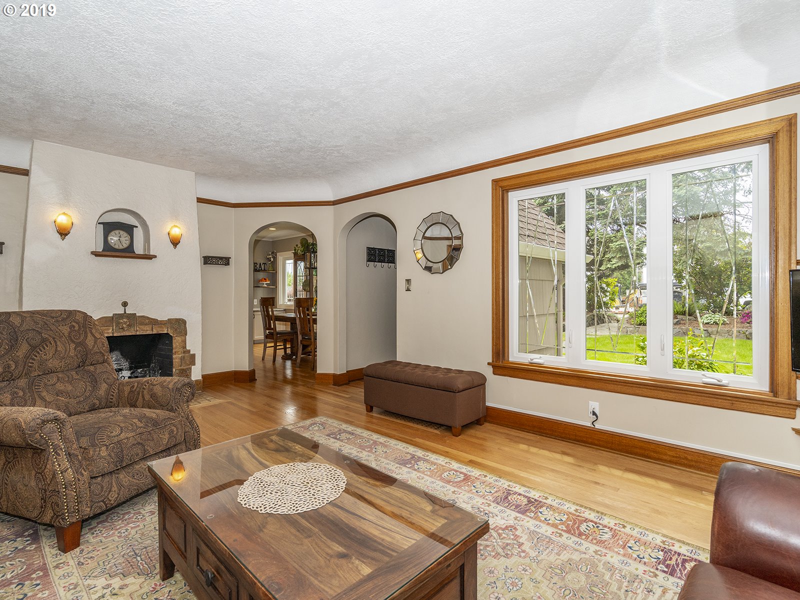 16705 Southwest Hart Road Beaverton, OR 97007 - Photo 5 of 32 Living Room