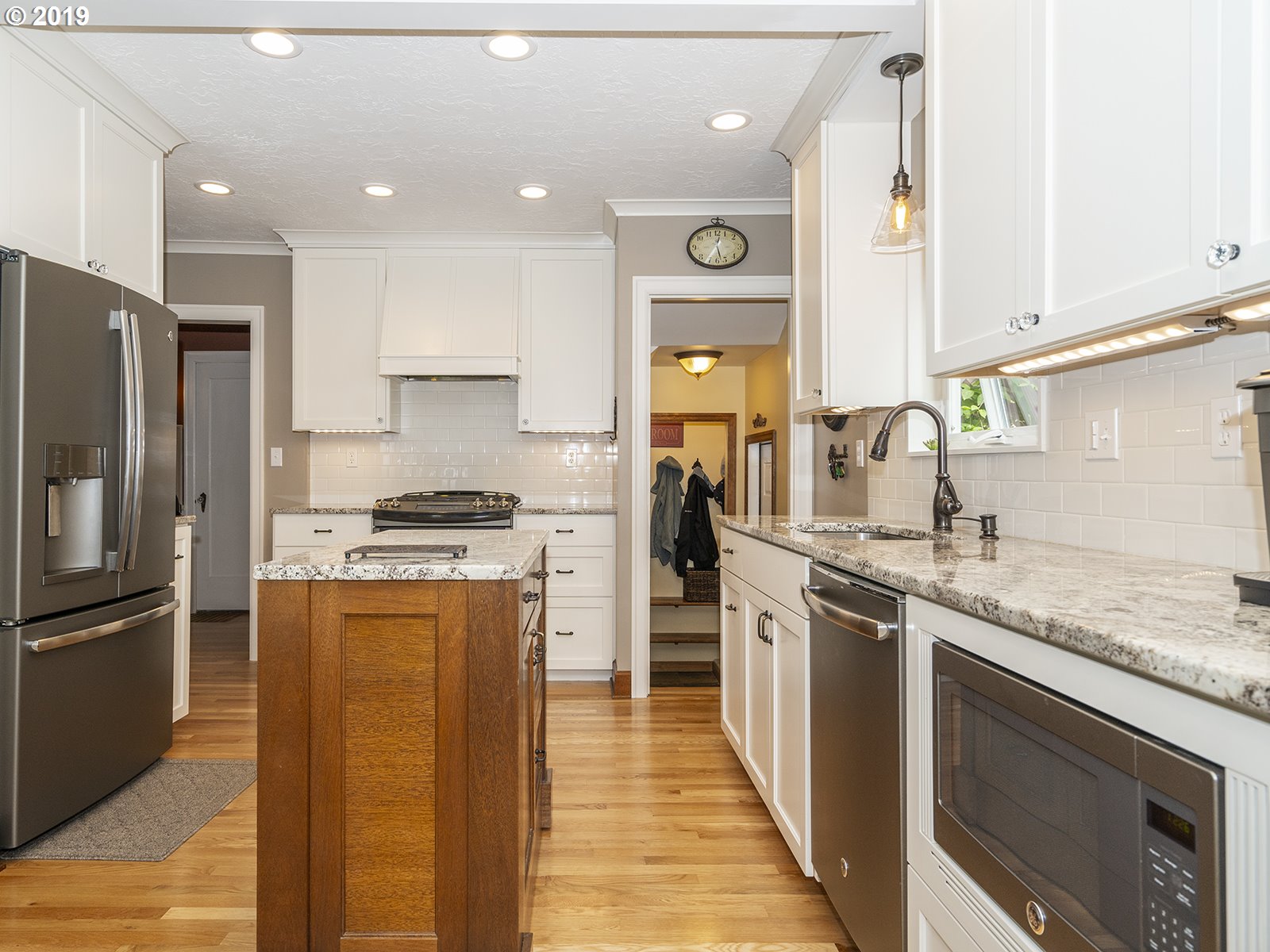 16705 Southwest Hart Road Beaverton, OR 97007 - Photo 7 of 32 Kitchen