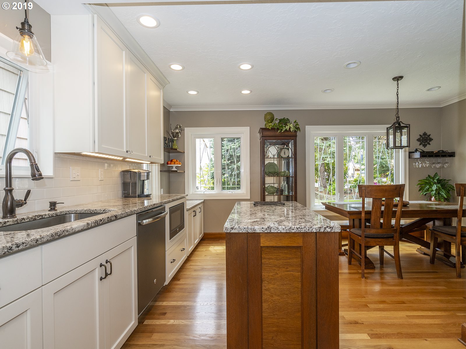 16705 Southwest Hart Road Beaverton, OR 97007 - Photo 9 of 32 Kitchen