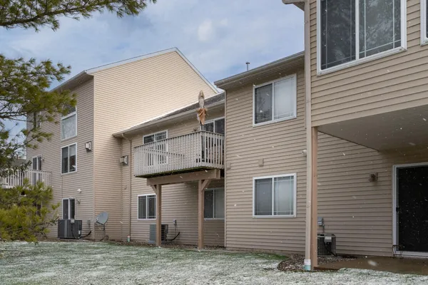 $259,900 | 1361 South Village Circle, Kalamazoo, MI 49009