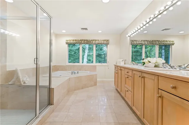 $1,495,000 | 60 Pheasant Drive, East Greenwich, RI 02818