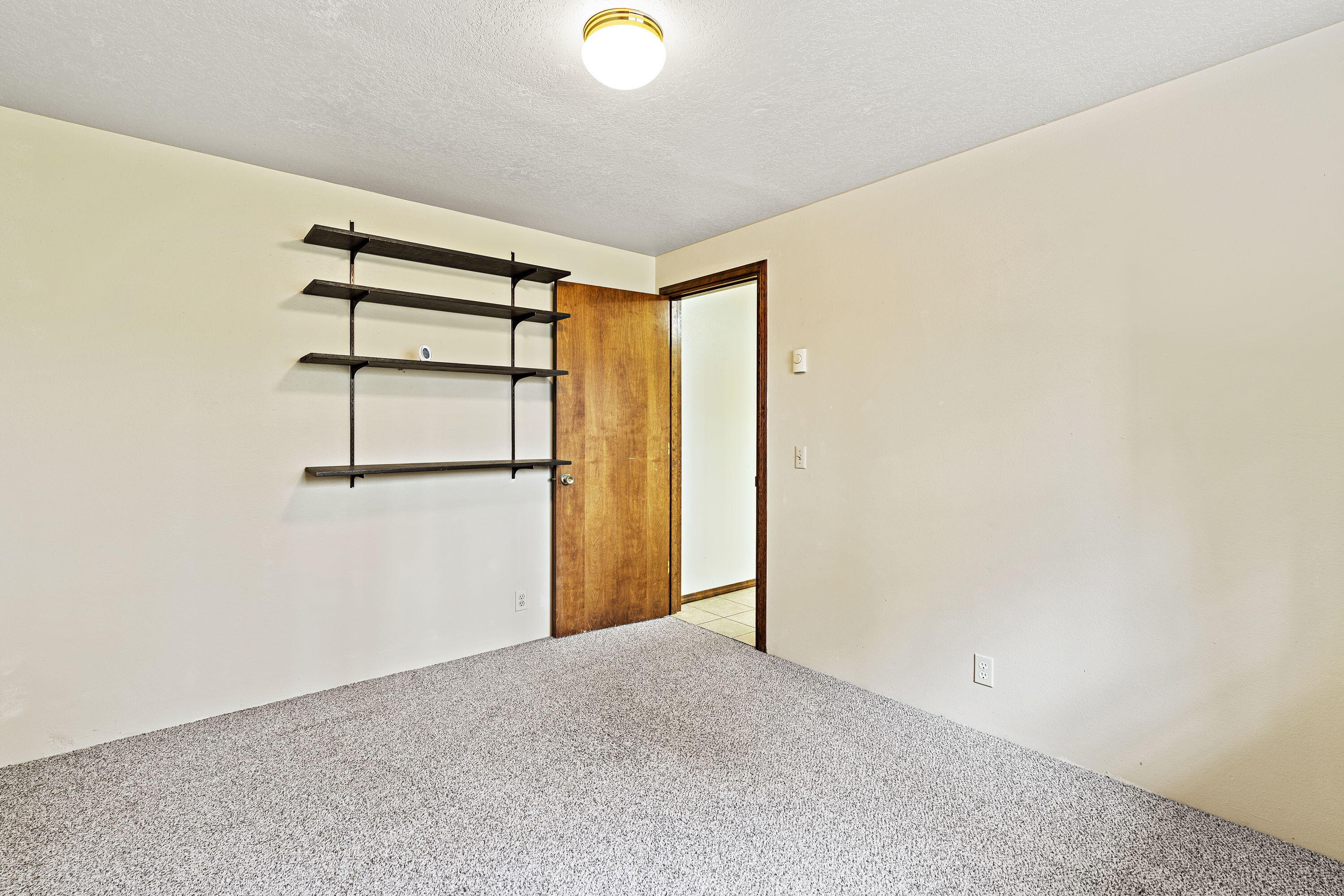17315 Elsinore Road Bend, OR 97707 - Photo 25 of 41 25. Third Bedroom/Office