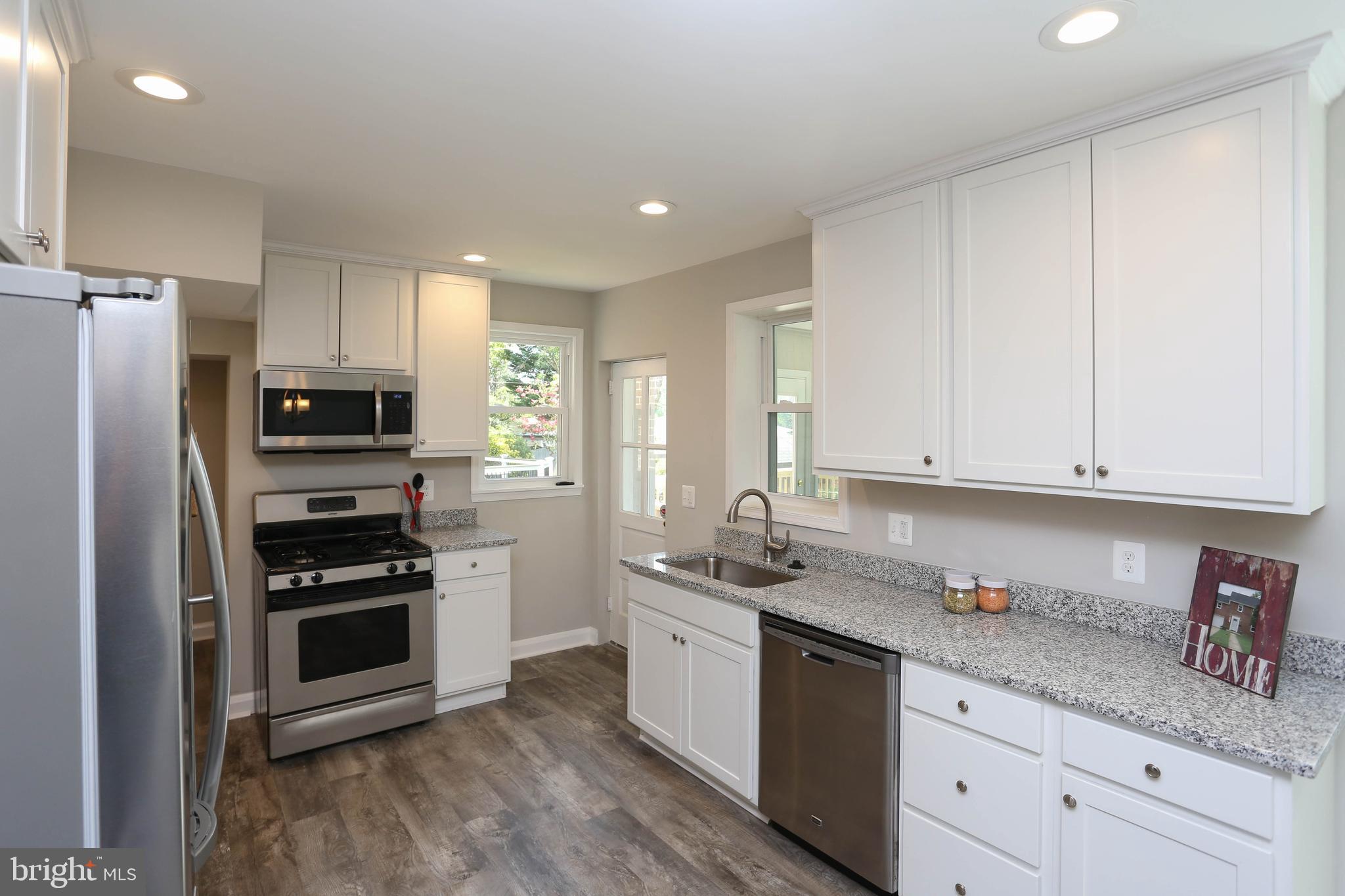 19 Tanglewood Road Baltimore, MD 21228 - Photo 14 of 28 Nicely updated eat in kitchen