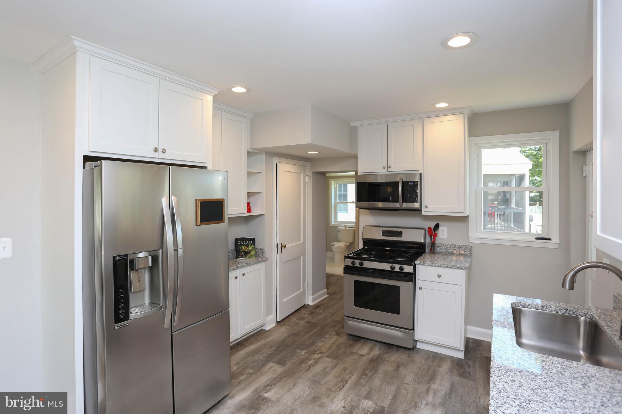 19 Tanglewood Road Baltimore, MD 21228 - Photo 3 of 28 Nicely updated eat in kitchen