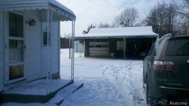 7072 Linden Road Swartz Creek, MI 48473 - Photo 13 of 13 garage view