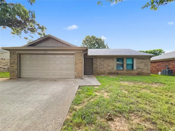 $1,900 | 6219 Kelly Elliott Road, Arlington, TX 76001