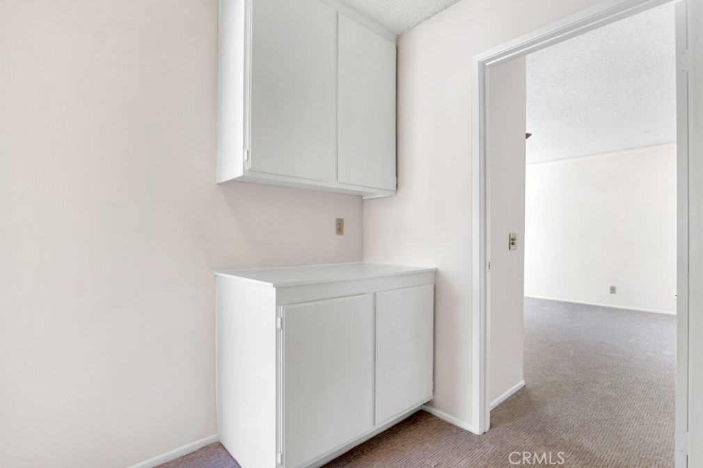 905 Thistlegate Road Oak Park, CA 91377 - Photo 23 of 34