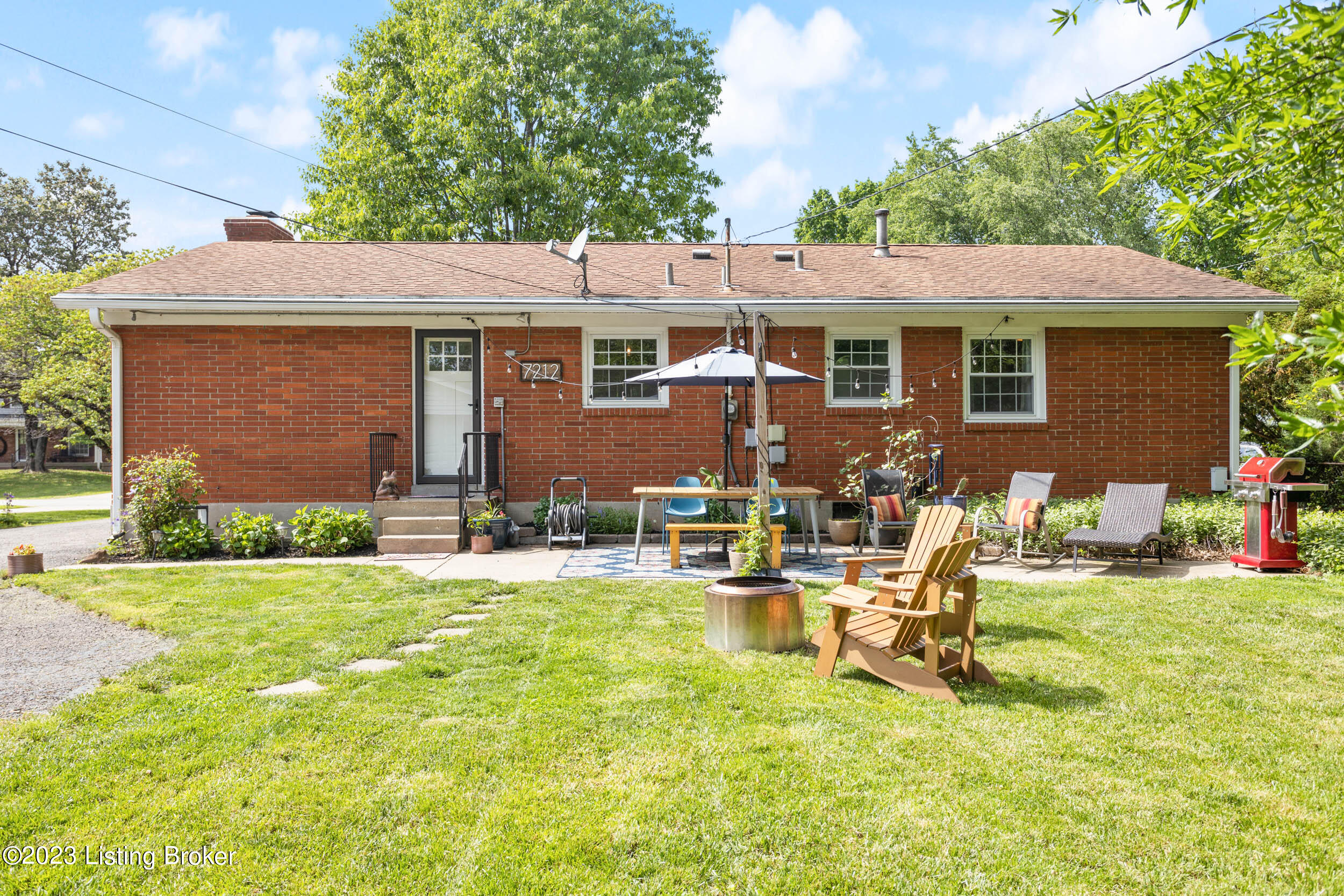 7212 Woolrich Road Louisville, KY 40222 - Photo 6 of 26 7212 Woolrich Rd-09