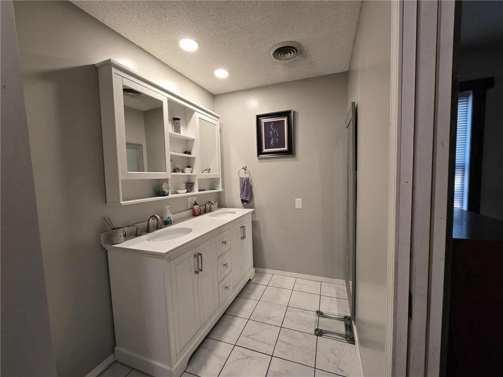 703 Northeast 102P Road Clinton, MO 64735 - Photo 23 of 41