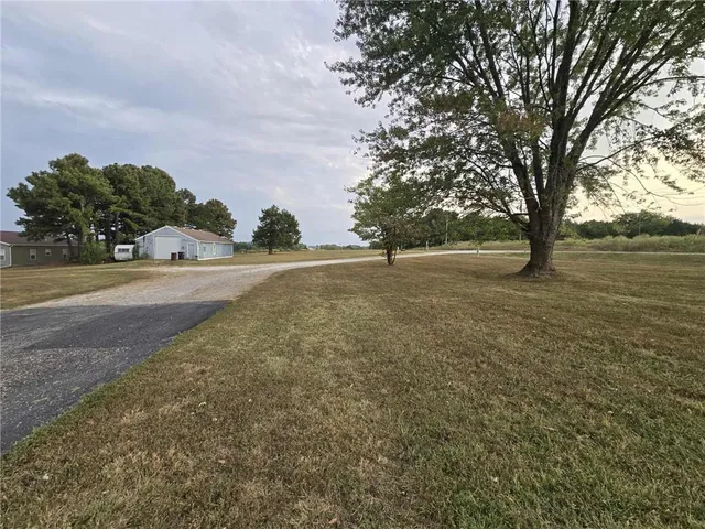 $389,500 | 703 Northeast 102P Road, Clinton, MO 64735