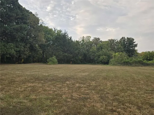 $389,500 | 703 Northeast 102P Road, Clinton, MO 64735