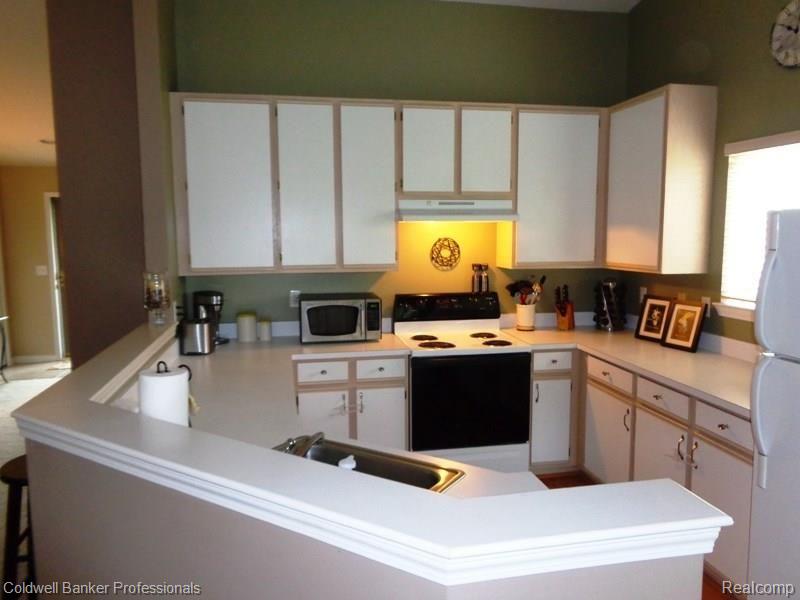 7220 Homestead Road Ypsilanti, MI 48197 - Photo 24 of 32 Kitchen.jpg