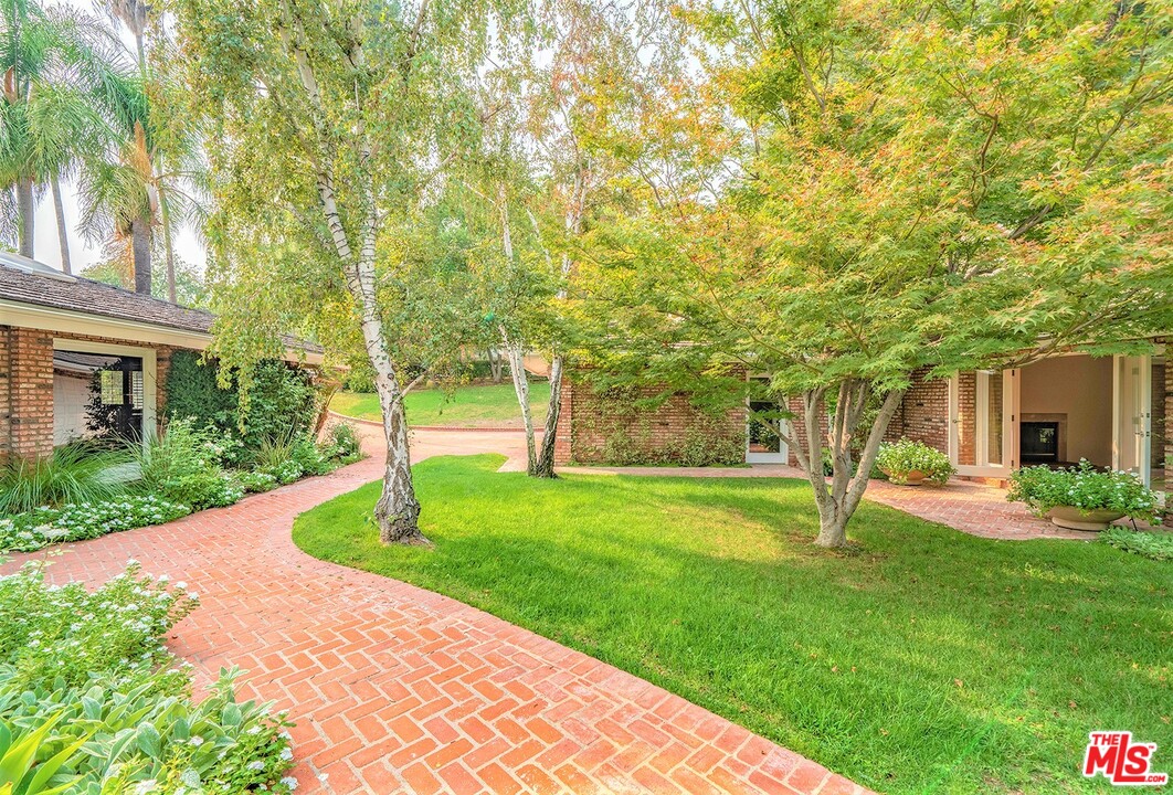 5470 Hoback Glen Road Calabasas, CA 91302 - Photo 1 of 3 a view of a backyard with table and chairs and a large tree