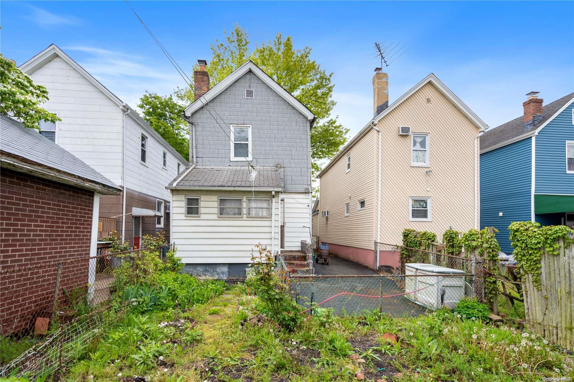 91-32 79th Street Queens, NY 11421 - Photo 18 of 19