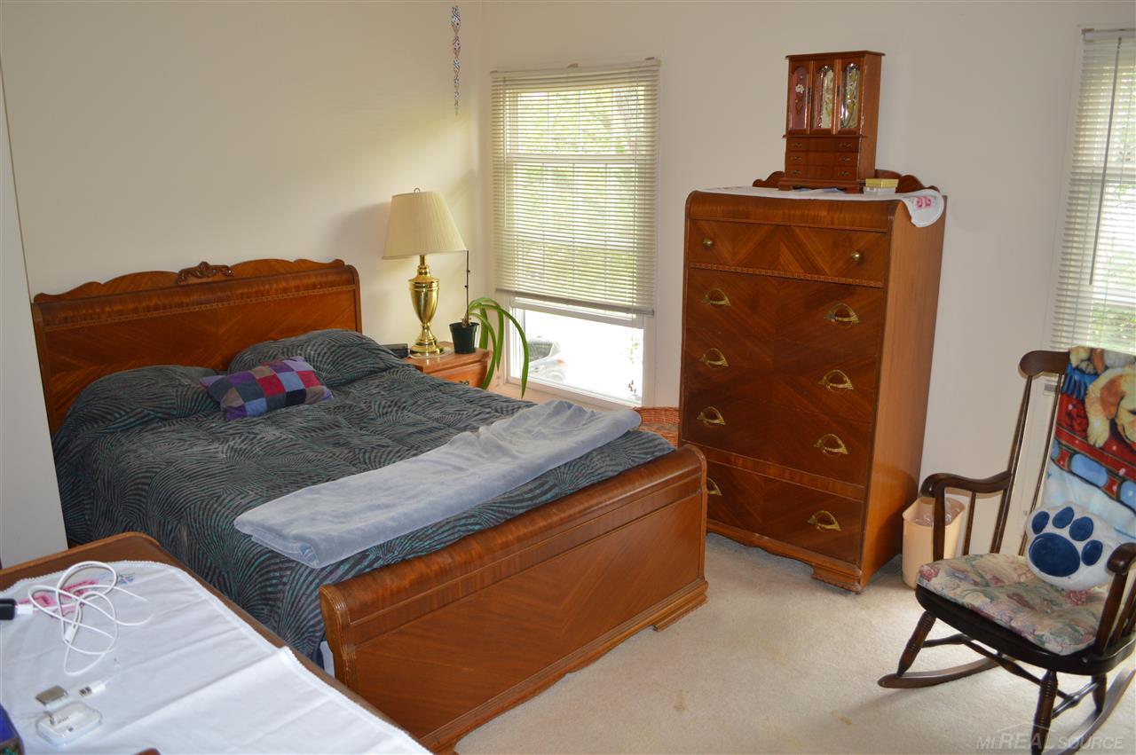 1400 Crescent Lane, Unit 329 Rochester, MI 48306 - Photo 19 of 26 31264984-18.JPG