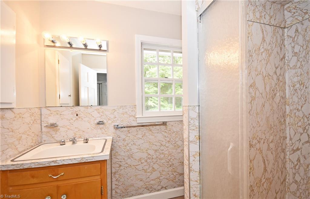 155 Tutterow Road Mocksville, NC 27028 - Photo 25 of 30 Private Bath for 4th bedroom