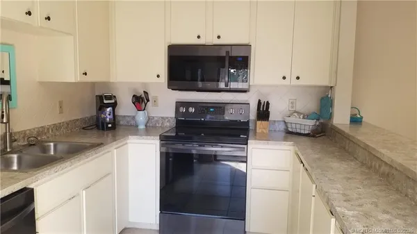 $2,000 | 3828 Jefferson Street, Stuart, FL 34997