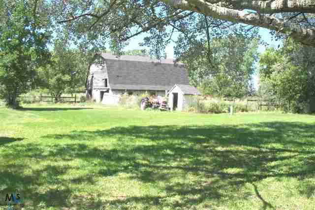 758 Hessen Road Columbus, MI 48063 - Photo 19 of 20 barn 1