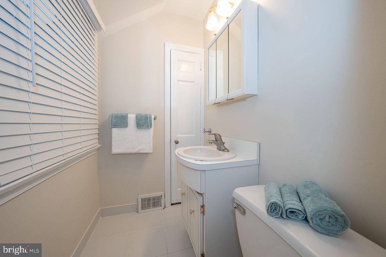 212 Brock Road Springfield, PA 19064 - Photo 24 of 43 Primary Ensuite