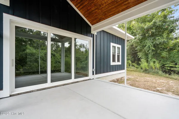 $1,998,995 | 314 East Rolling Meadows Road, Hampstead, NC 28443