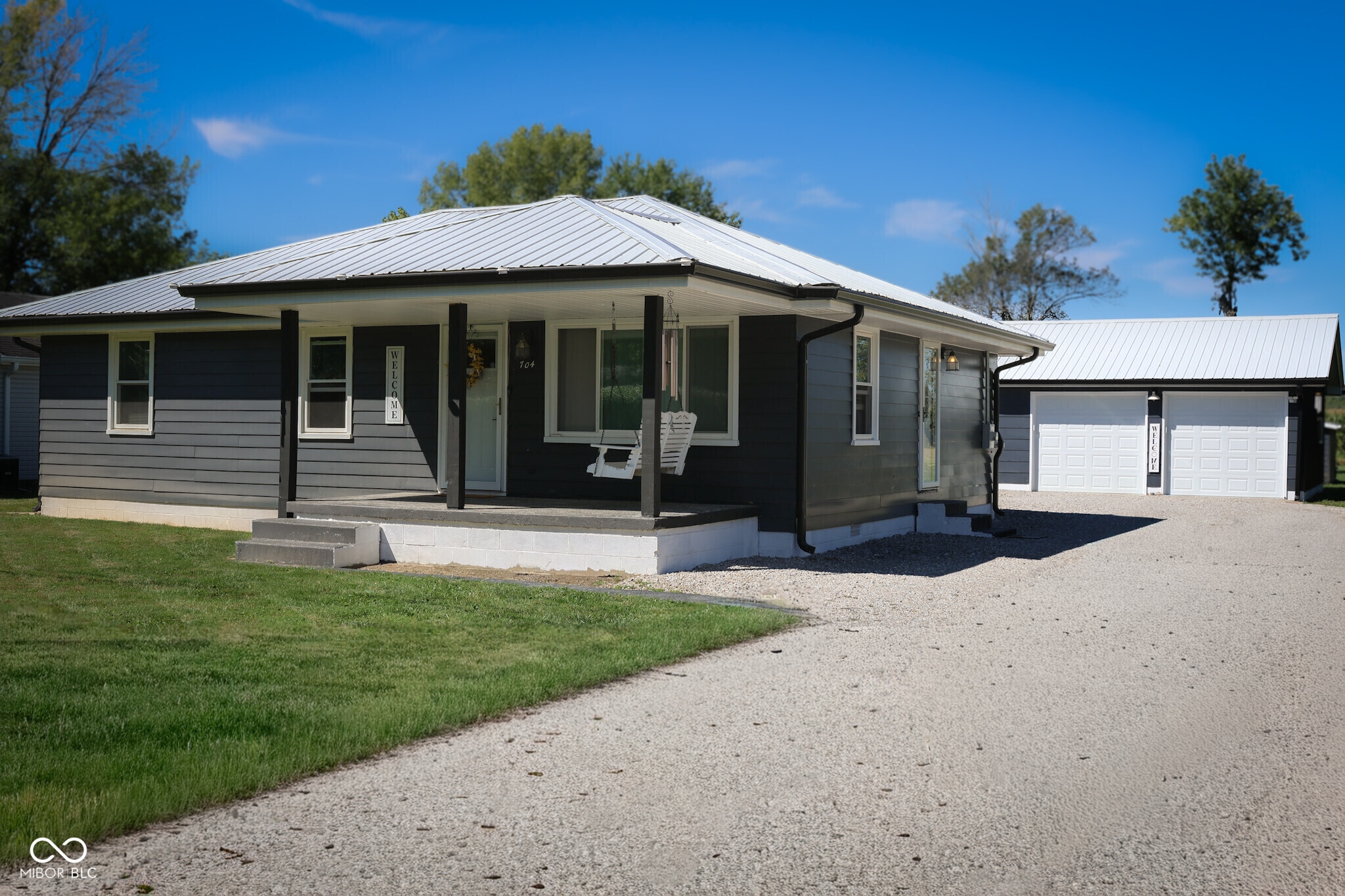 704 Della Road Columbus, IN 47203 - Photo 1 of 32 Gallery Image 1
