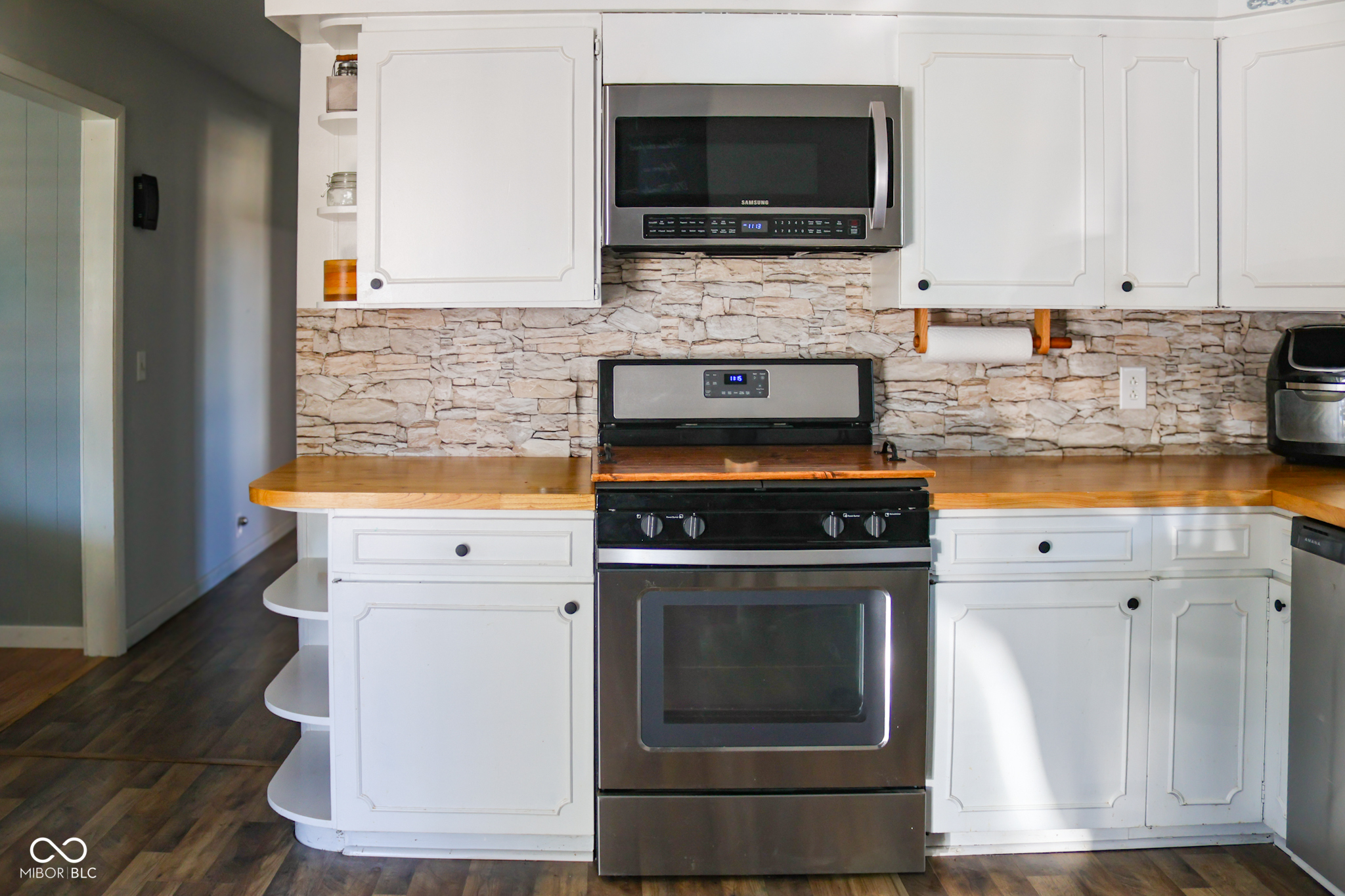 704 Della Road Columbus, IN 47203 - Photo 11 of 32 Gallery Image 11