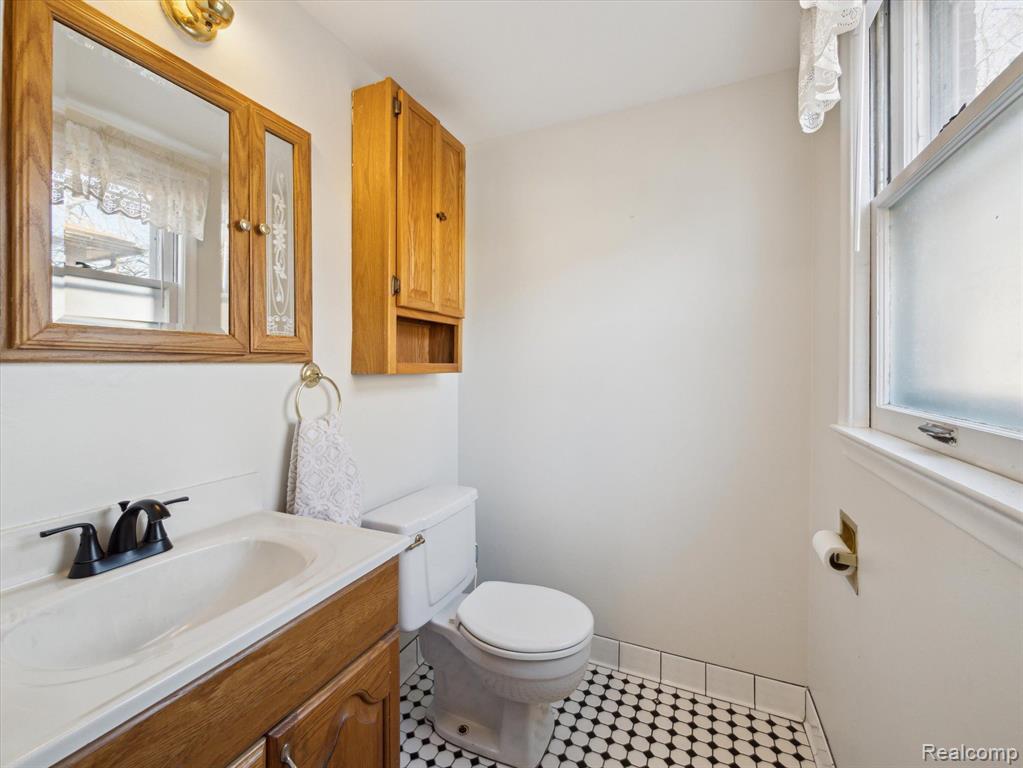 31225 Kelly Road Fraser, MI 48026 - Photo 19 of 35