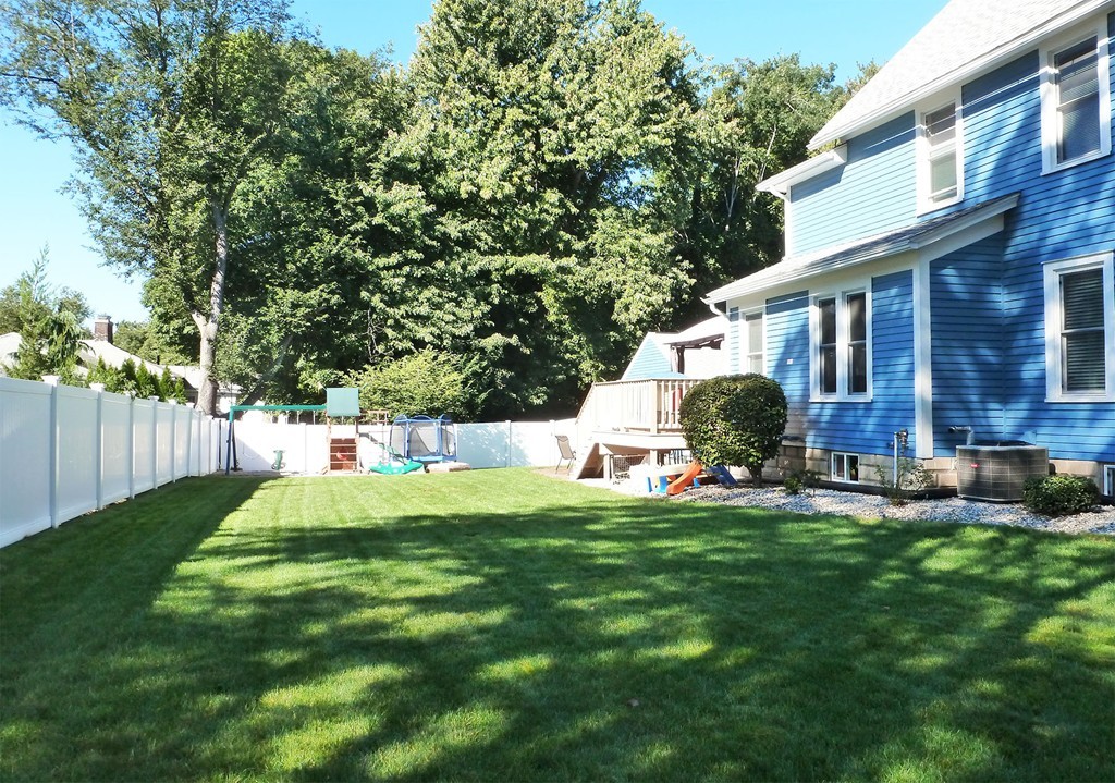 142 Dwight Road Springfield, MA 01108 - Photo 3 of 25
