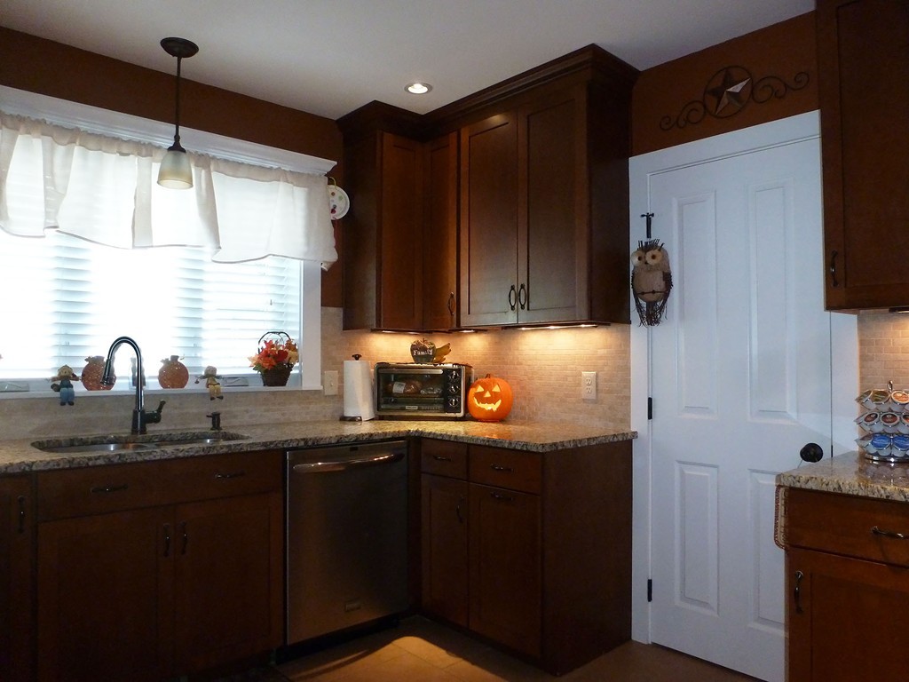 142 Dwight Road Springfield, MA 01108 - Photo 9 of 25
