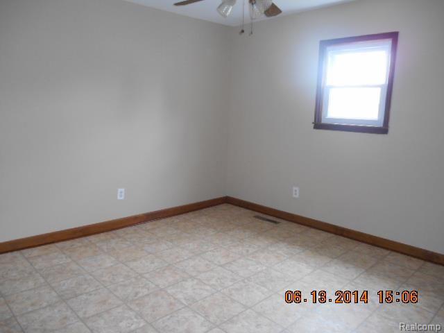 31870 Hayes Road Fraser, MI 48026 - Photo 9 of 13 DSCN4455.jpg