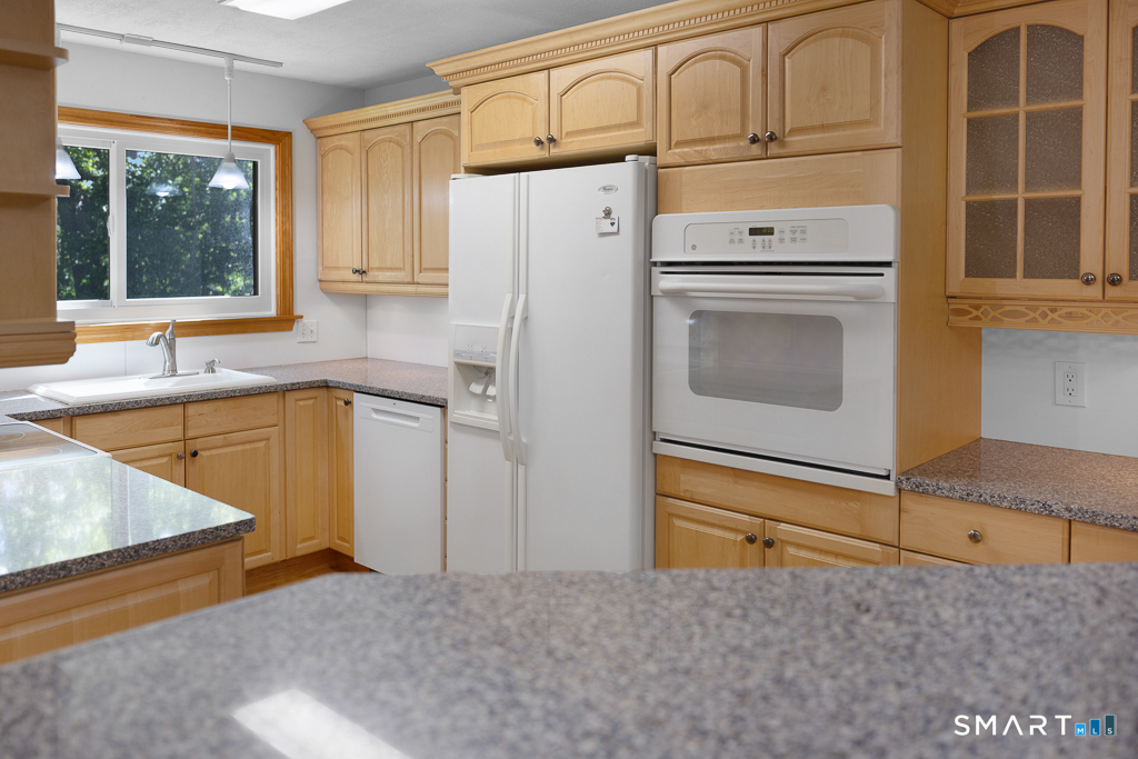 91 Riverview Road, Unit 8C East Lyme, CT 06357 - Photo 8 of 35