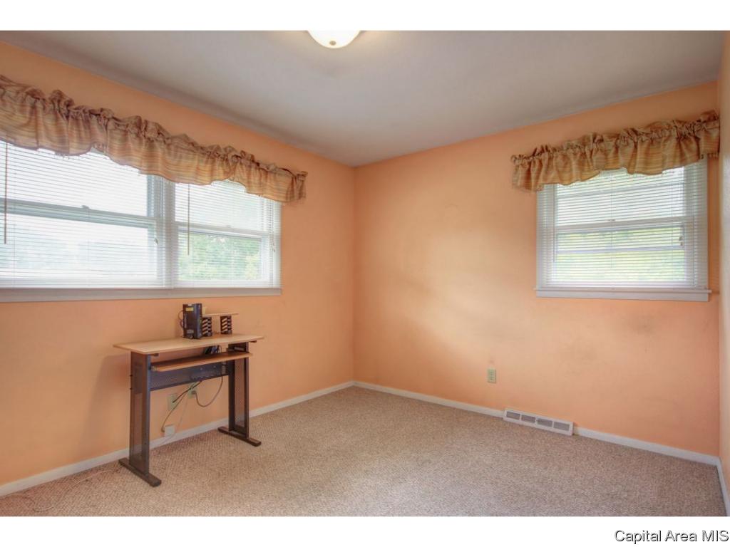 88 Drawbridge Road Springfield, IL 62704 - Photo 20 of 36