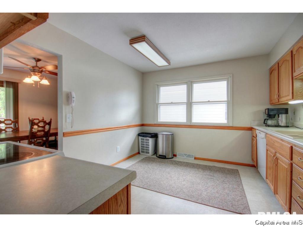 88 Drawbridge Road Springfield, IL 62704 - Photo 10 of 36