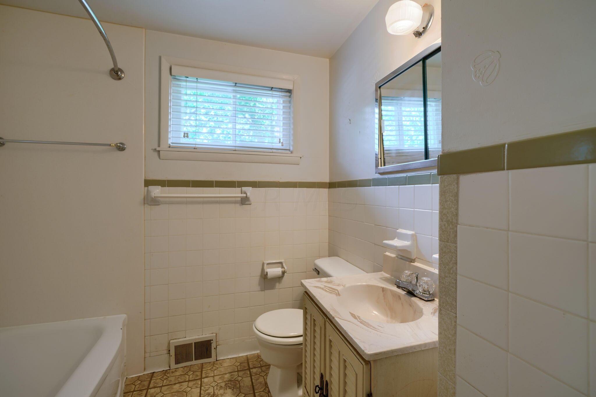 862 Afton Road Columbus, OH 43221 - Photo 19 of 25 862 Afton Rd (24)