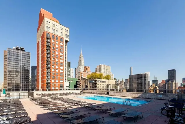 $715,000 | 300 East 40th Street, Unit 19L | Murray Hill