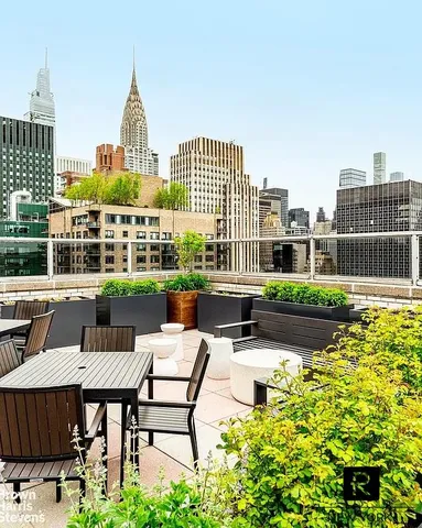 $715,000 | 300 East 40th Street, Unit 19L | Murray Hill