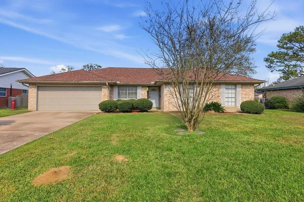 $229,500 | 1908 Thousand Oaks Drive, Orange, TX 77632