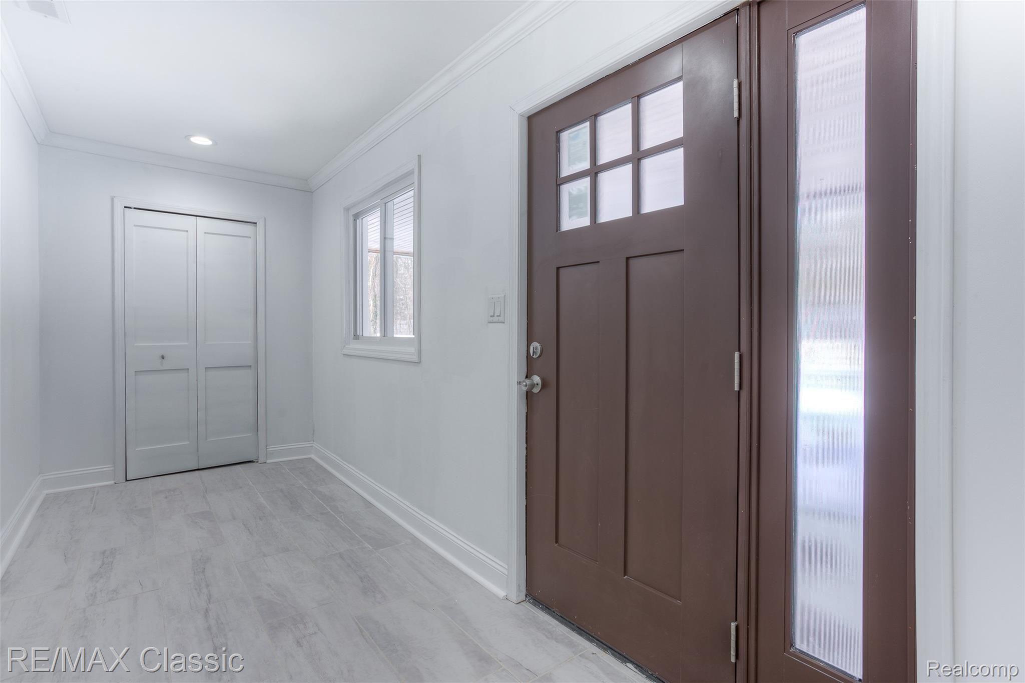 27375 Wellington Road Franklin, MI 48025 - Photo 2 of 29 27375 wellington interiors (1).jpg