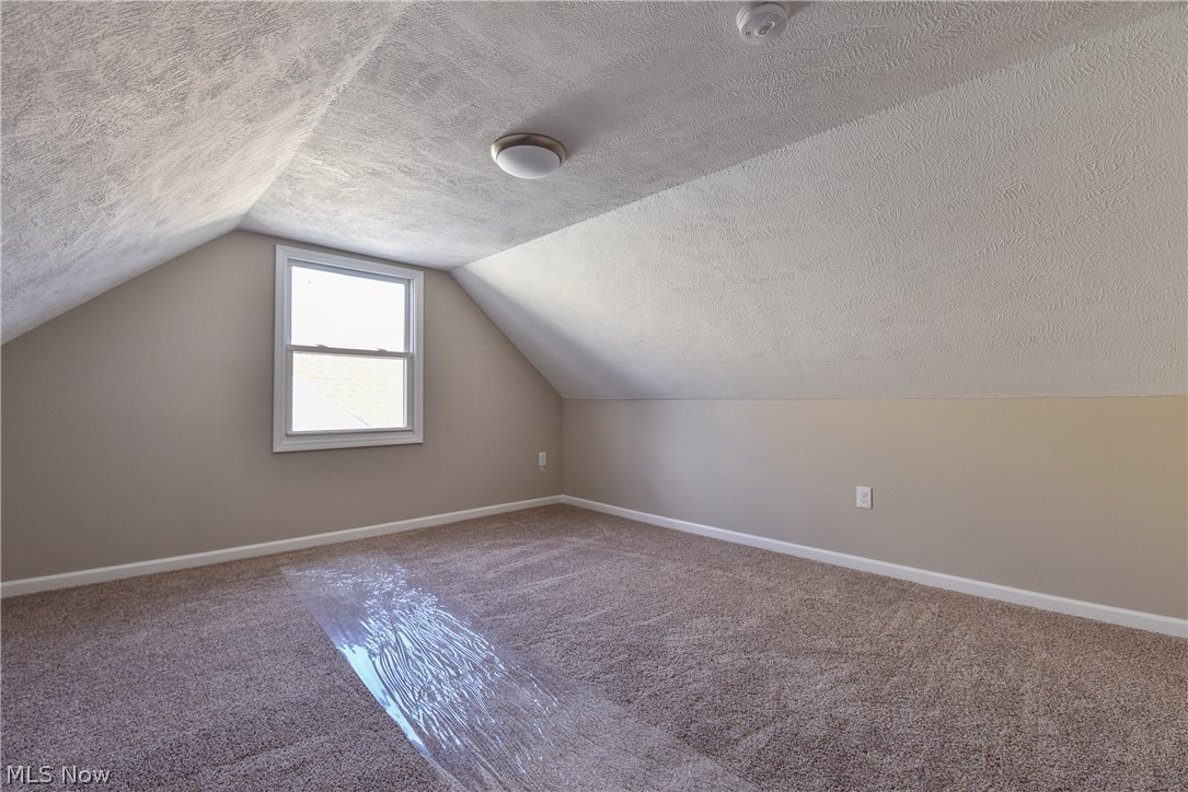 5655 Shawnee Road Cleveland, OH 44124 - Photo 11 of 14 2nd floor master bedroom