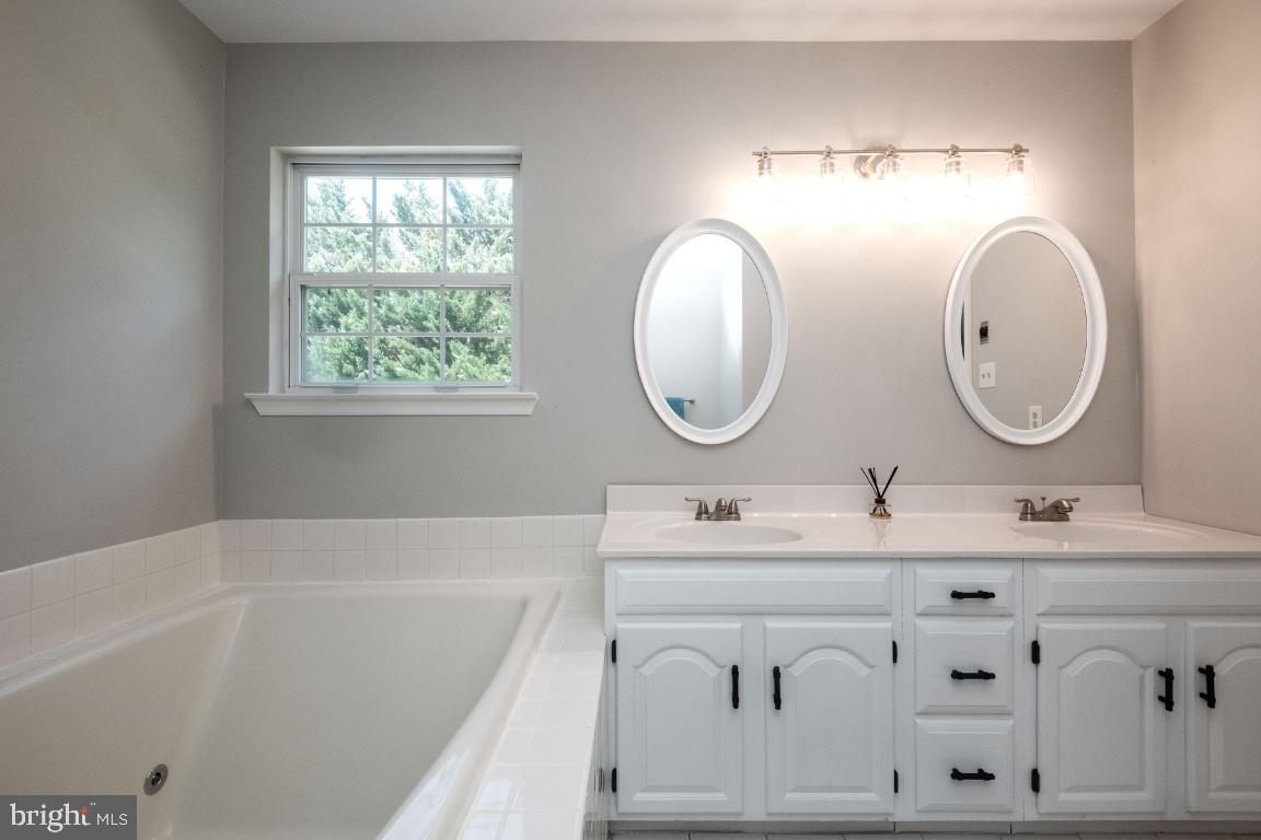 1700 Parsonage Road Parkton, MD 21120 - Photo 39 of 69 Double Sinks